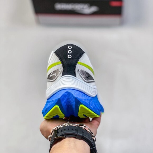 Saucony Triumph 20 Cushioning Mesh Sneakers main image 5